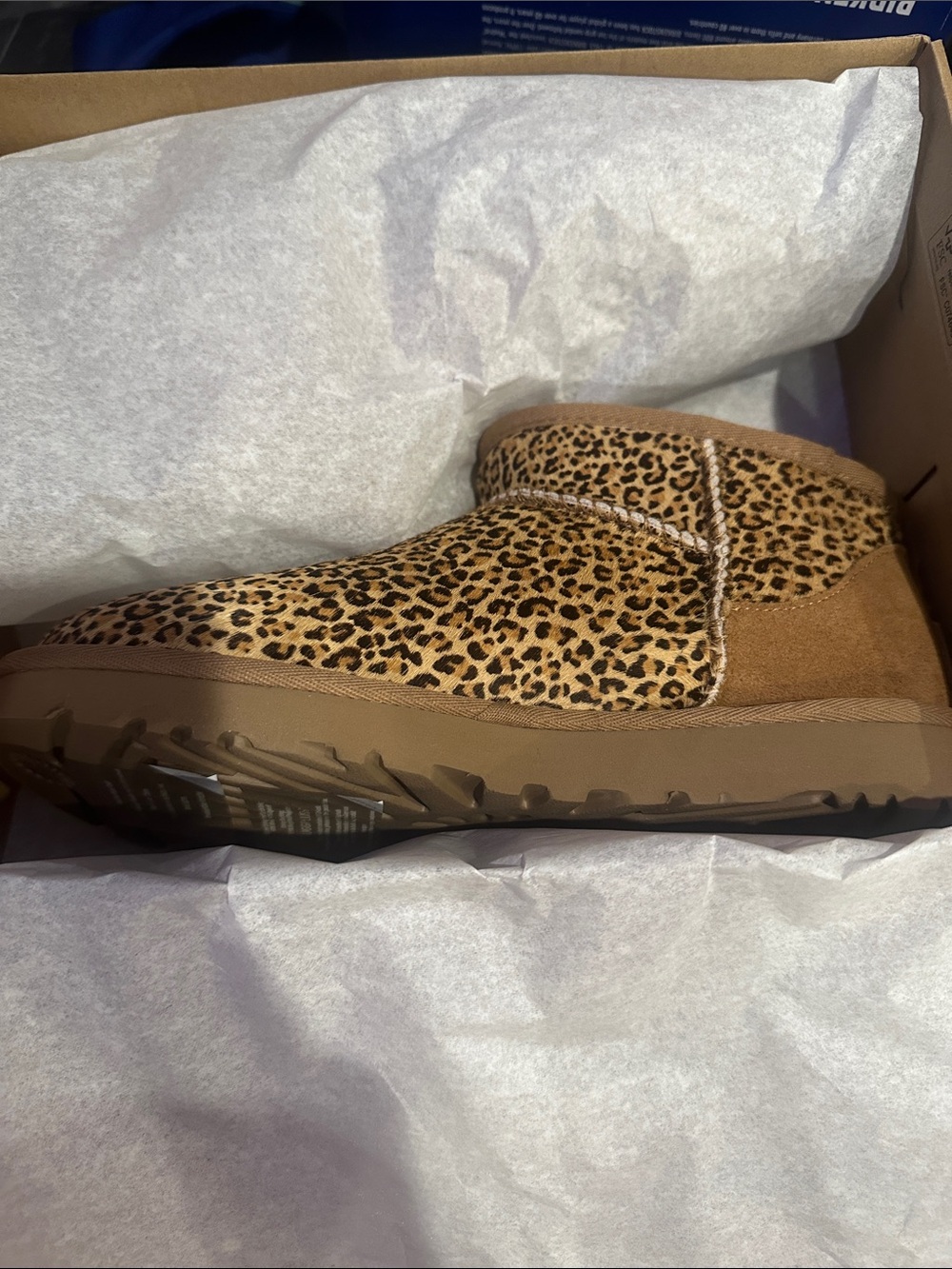 Ugg w ultra mini speckles 
Chestnut